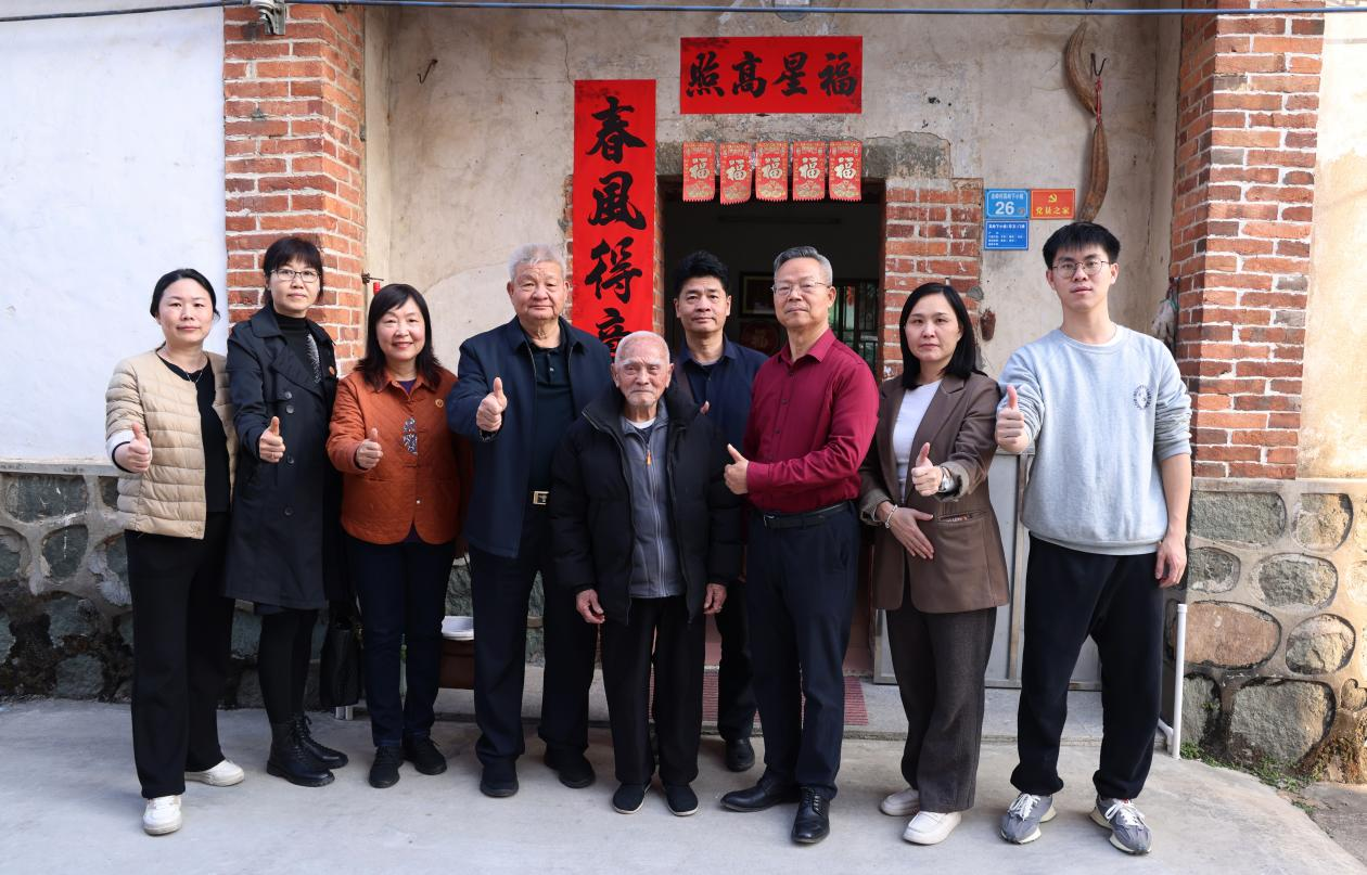 “迎新春，送溫暖”全國(guó)勞模、全國(guó)愛(ài)國(guó)擁軍模范、廣東省橋勝集團(tuán)有公司董事長(zhǎng)領(lǐng)隊(duì)慰問(wèn)小組一行慰問(wèn)老英雄、軍烈屬
